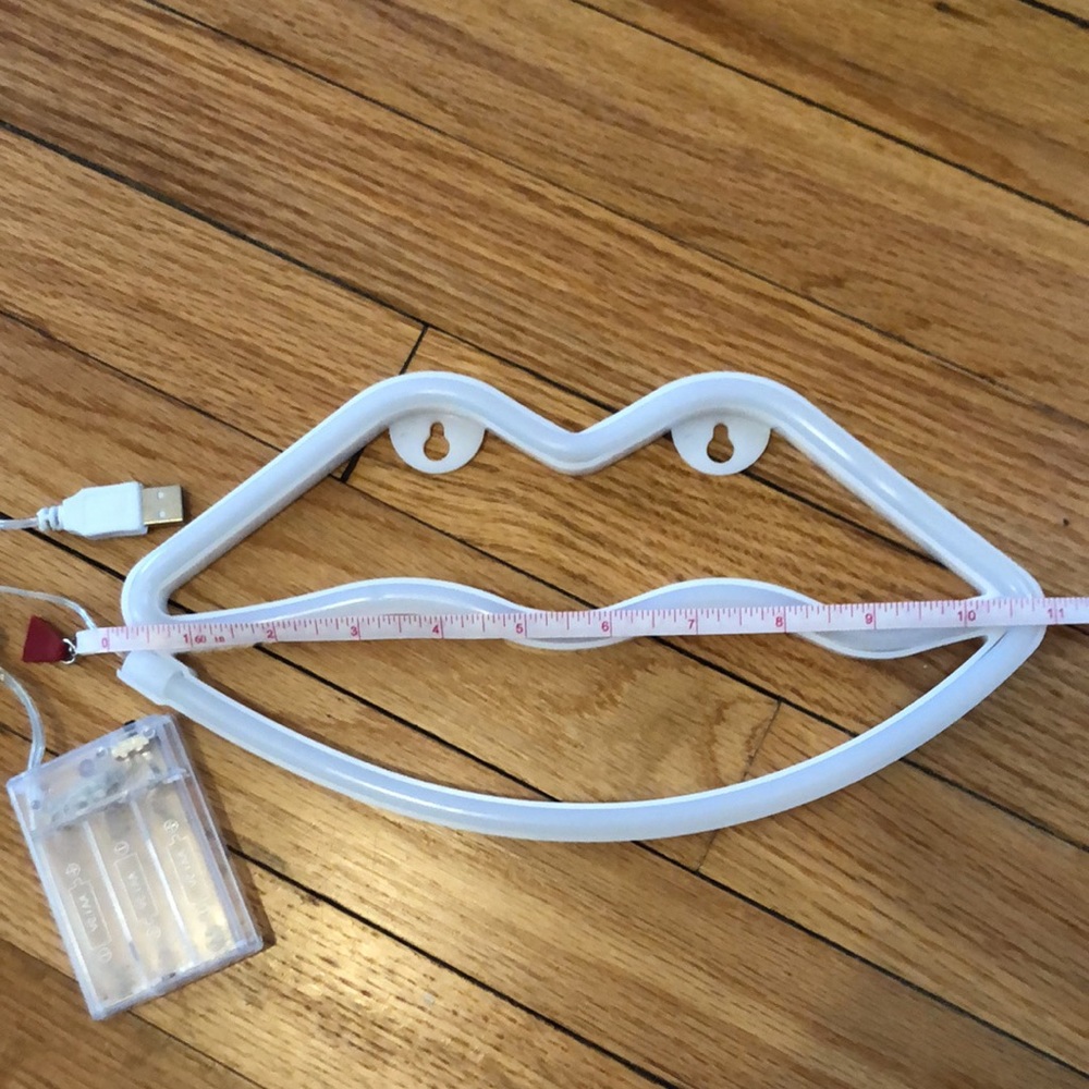 💕NEW👄Lip Shaped Neon Signs - Picture 10 of 11
